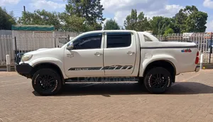Toyota Hilux 2012 White