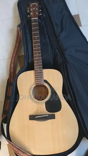 Yamaha F310 Acoustic Guitar – Gig Bag, Pluck & Strap