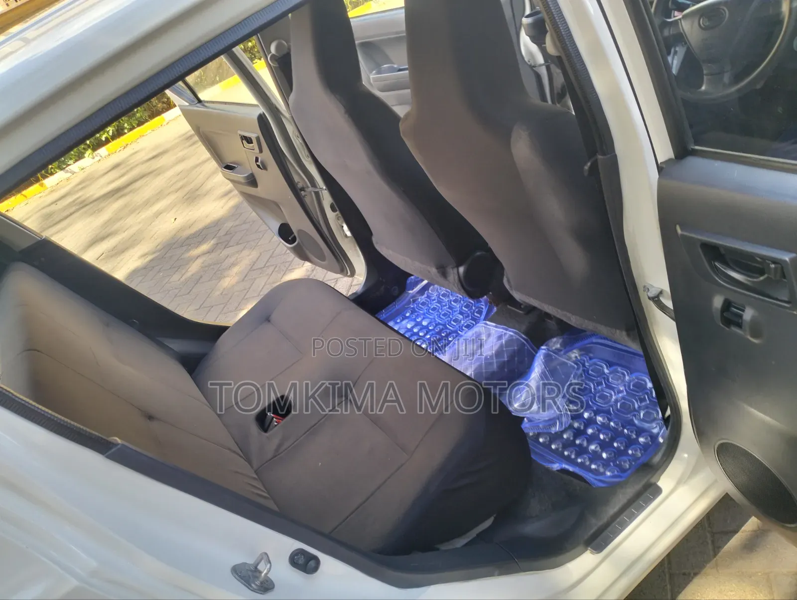 Daihatsu Mira 2018 White