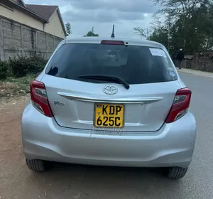 Toyota Vitz 2017 Silver