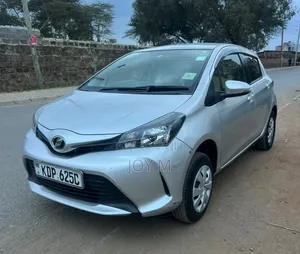 Toyota Vitz 2017 Silver