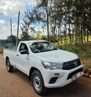 Toyota Hilux 2024 White