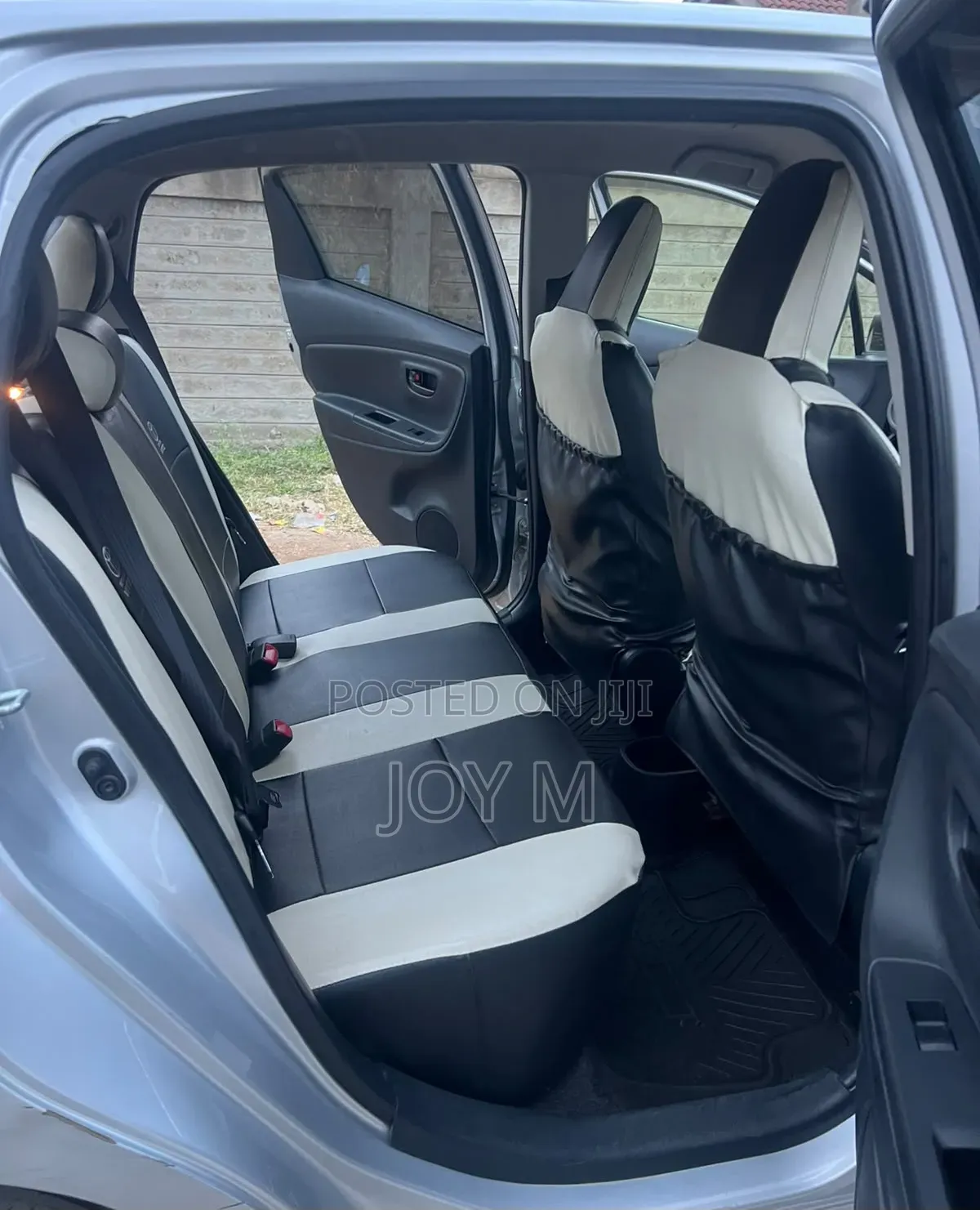 Toyota Vitz 2017 Silver