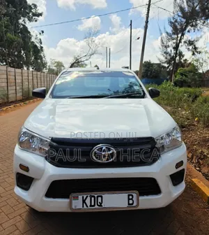 Toyota Hilux 2024 White