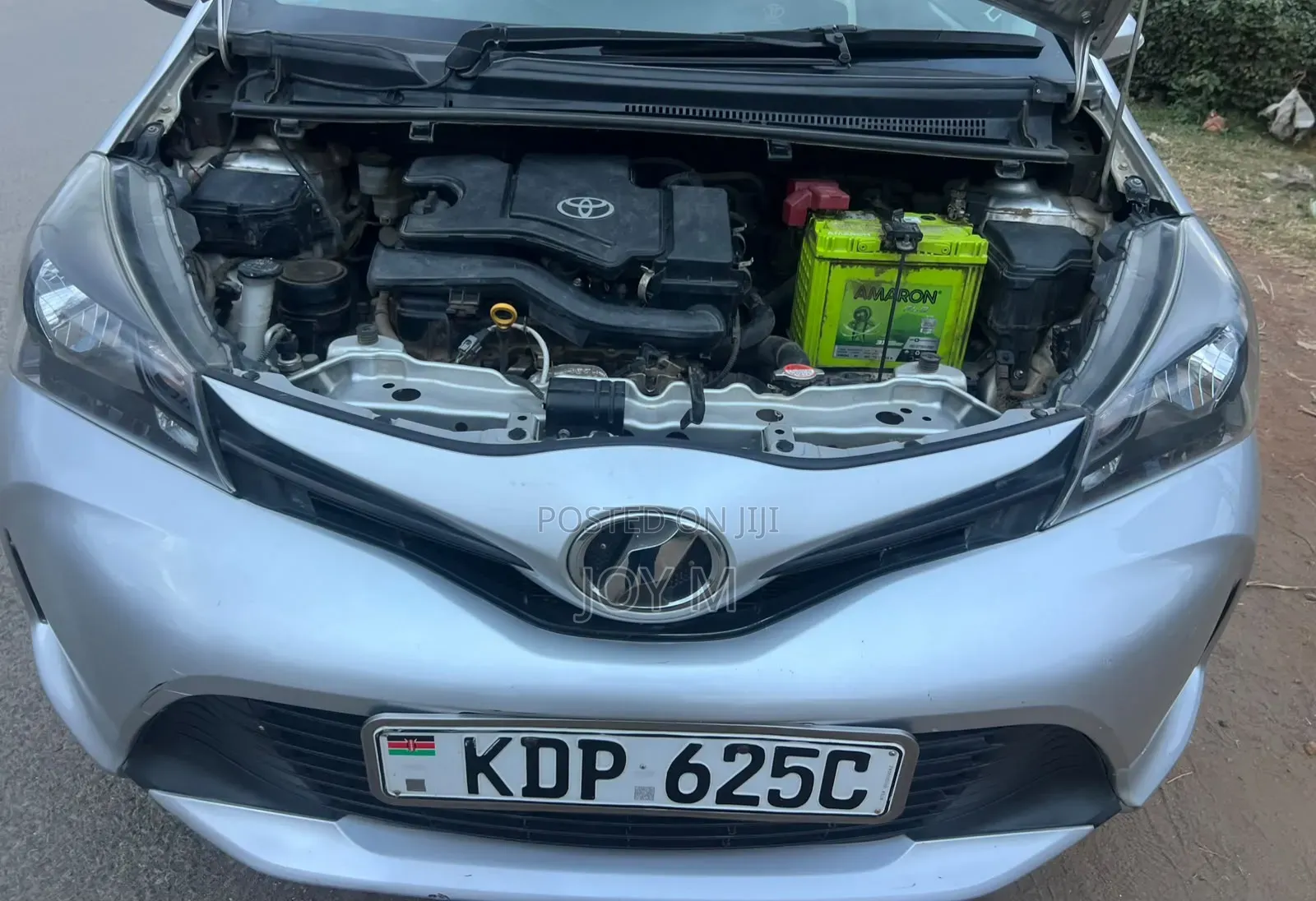 Toyota Vitz 2017 Silver