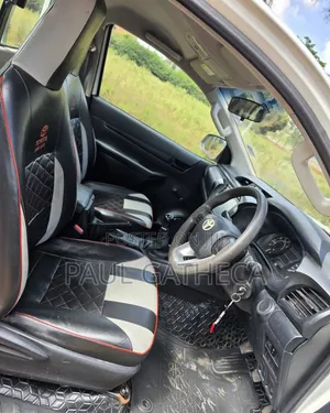 Toyota Hilux 2021 White
