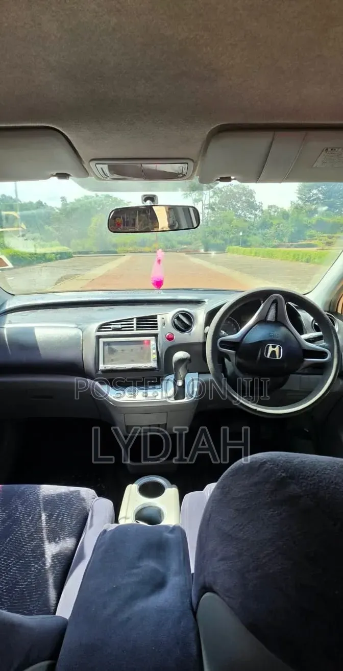 Honda Stream 2009 White