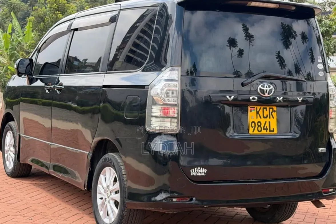 Toyota Voxy 2011 Black