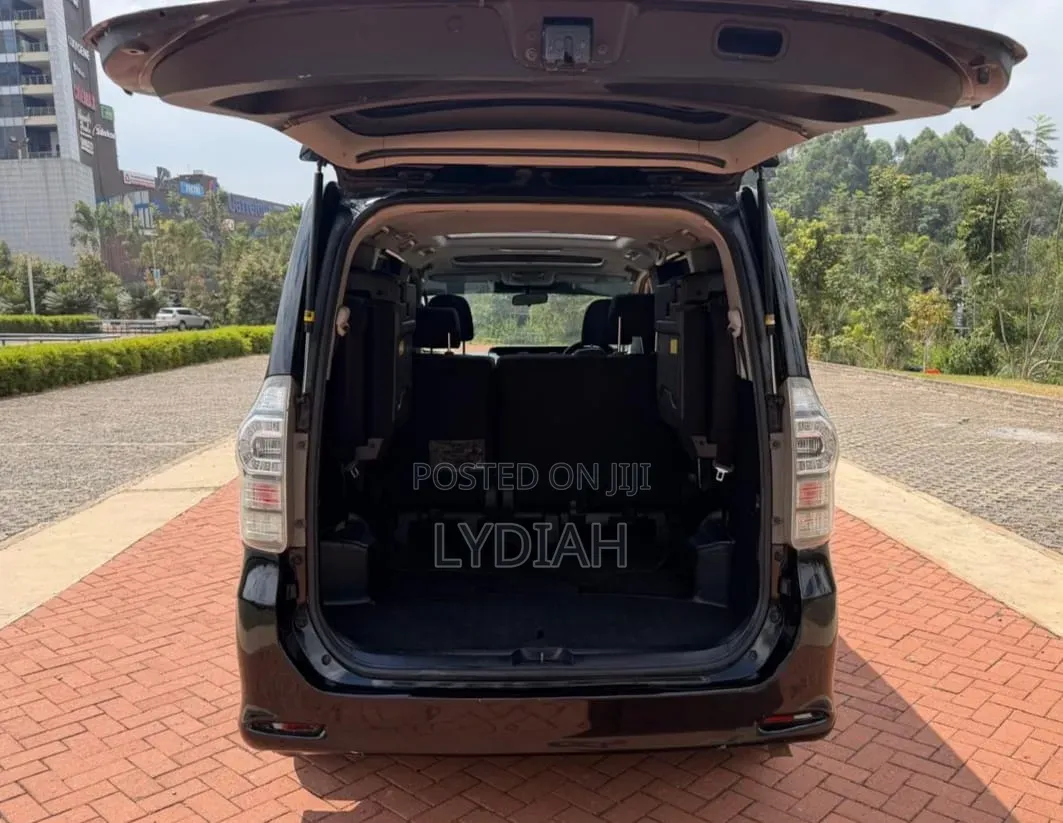 Toyota Voxy 2011 Black