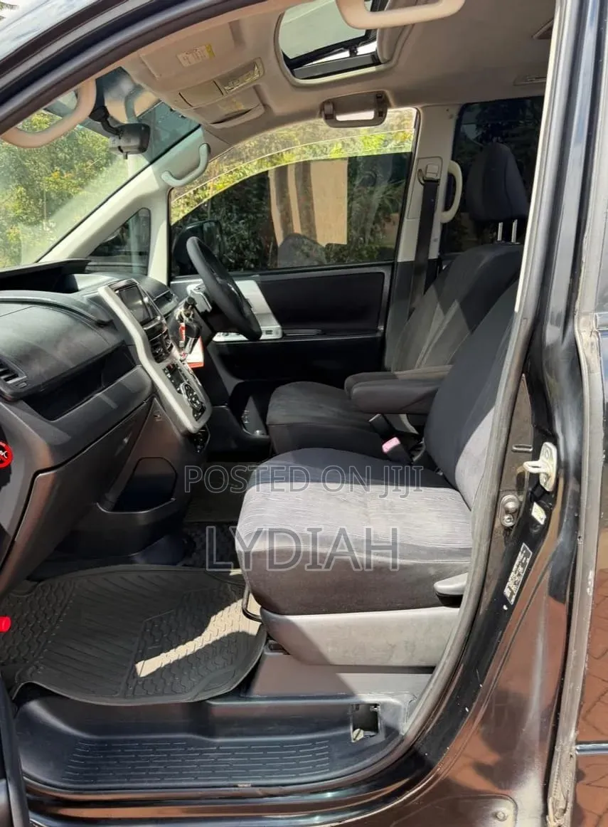Toyota Voxy 2011 Black