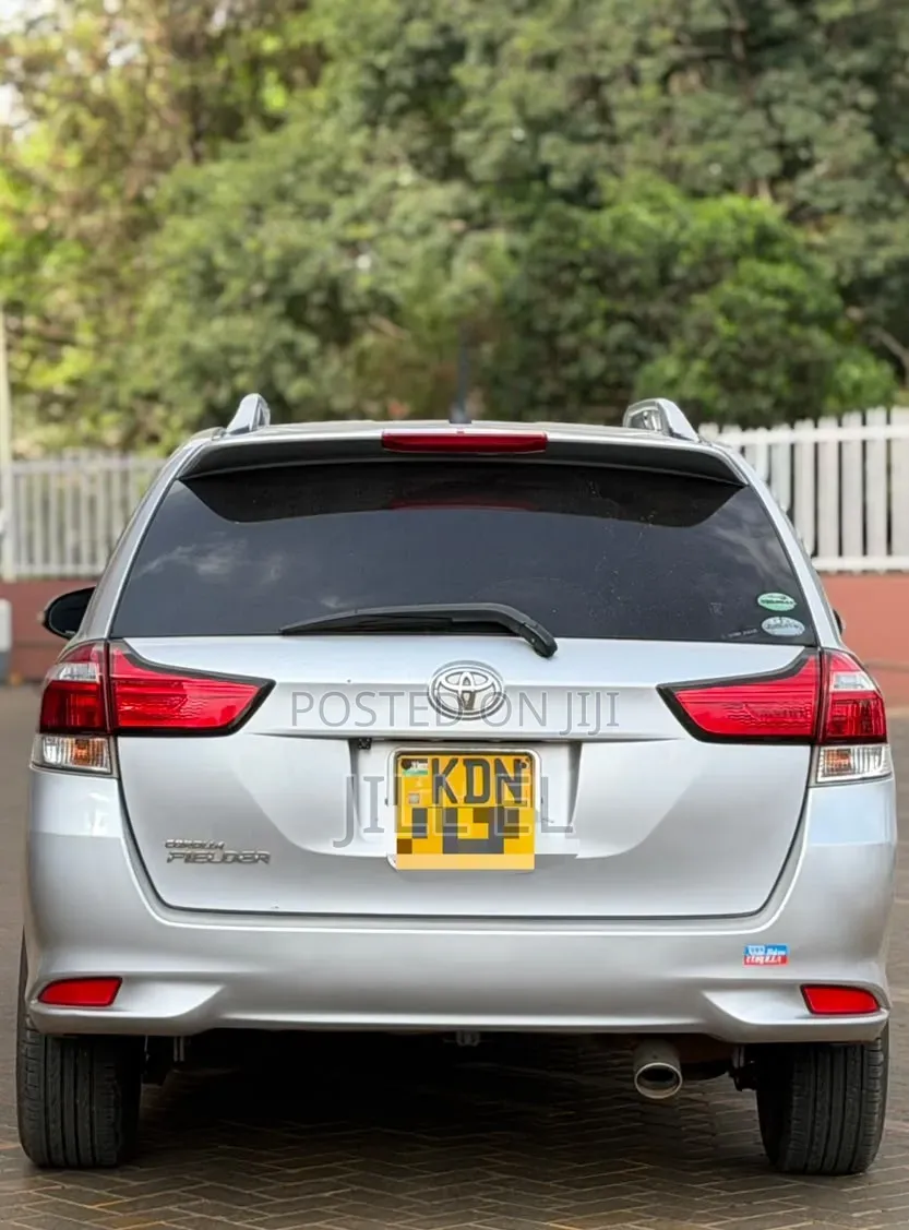 Toyota Corolla Fielder 2016 Silver