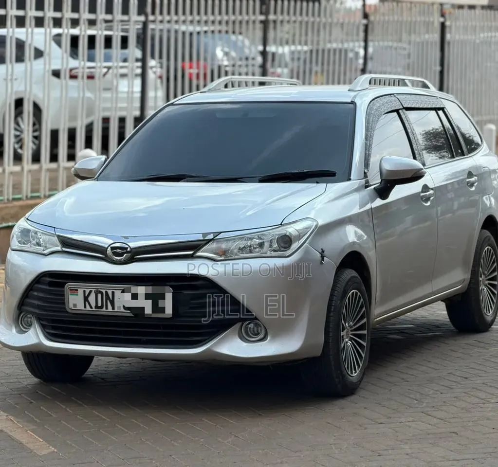 Toyota Corolla Fielder 2016 Silver