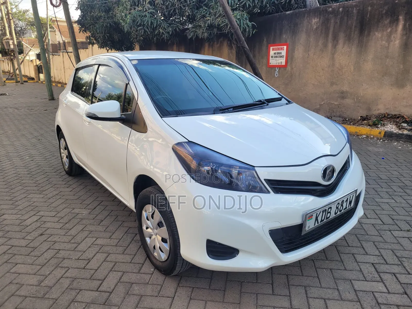 Toyota Vitz 2013 White