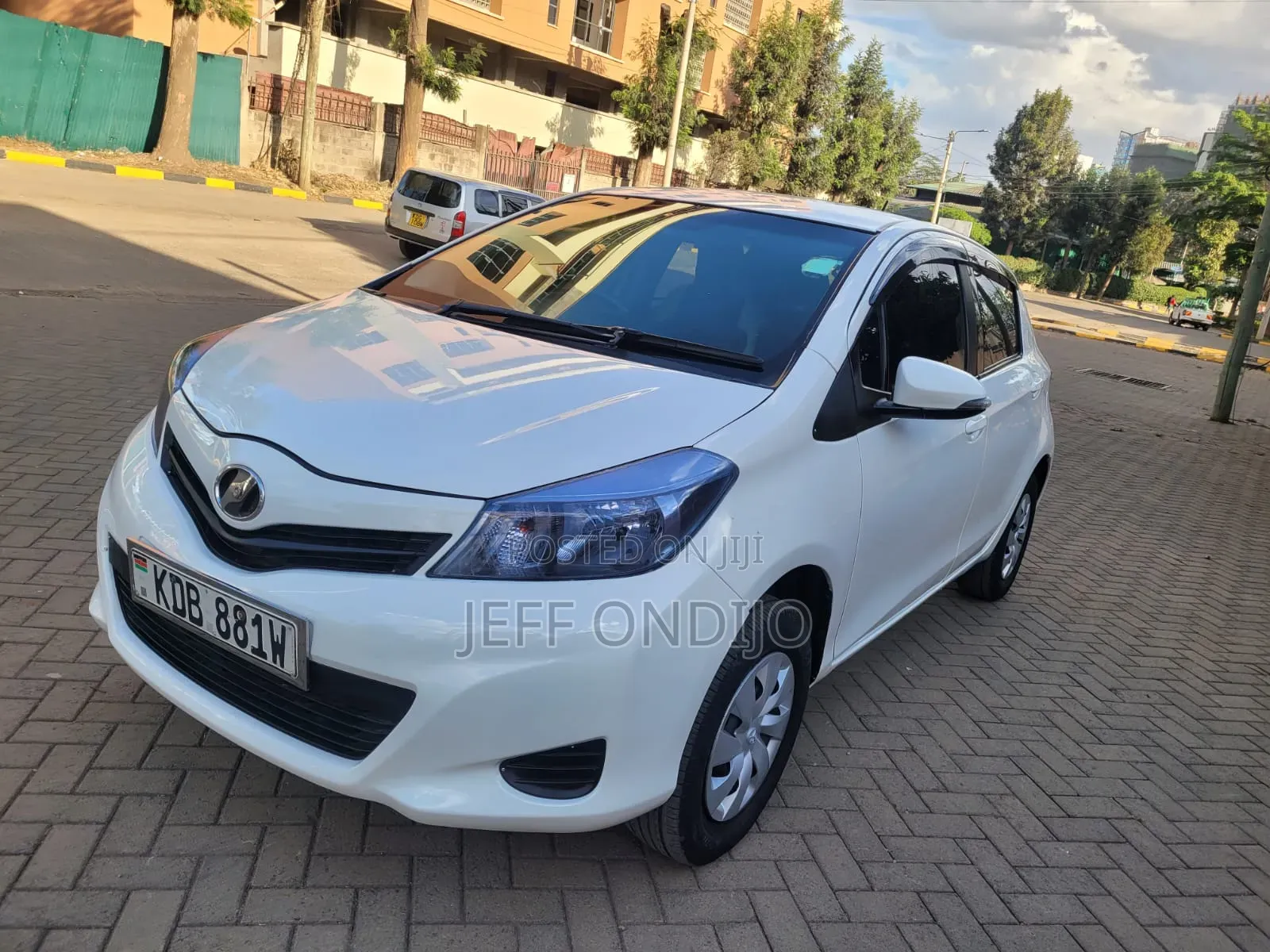 Toyota Vitz 2013 White