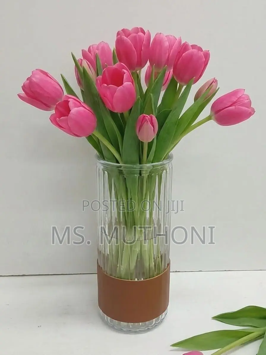 Aesthetic Cylindrical Ribbed Glass Flower Vase