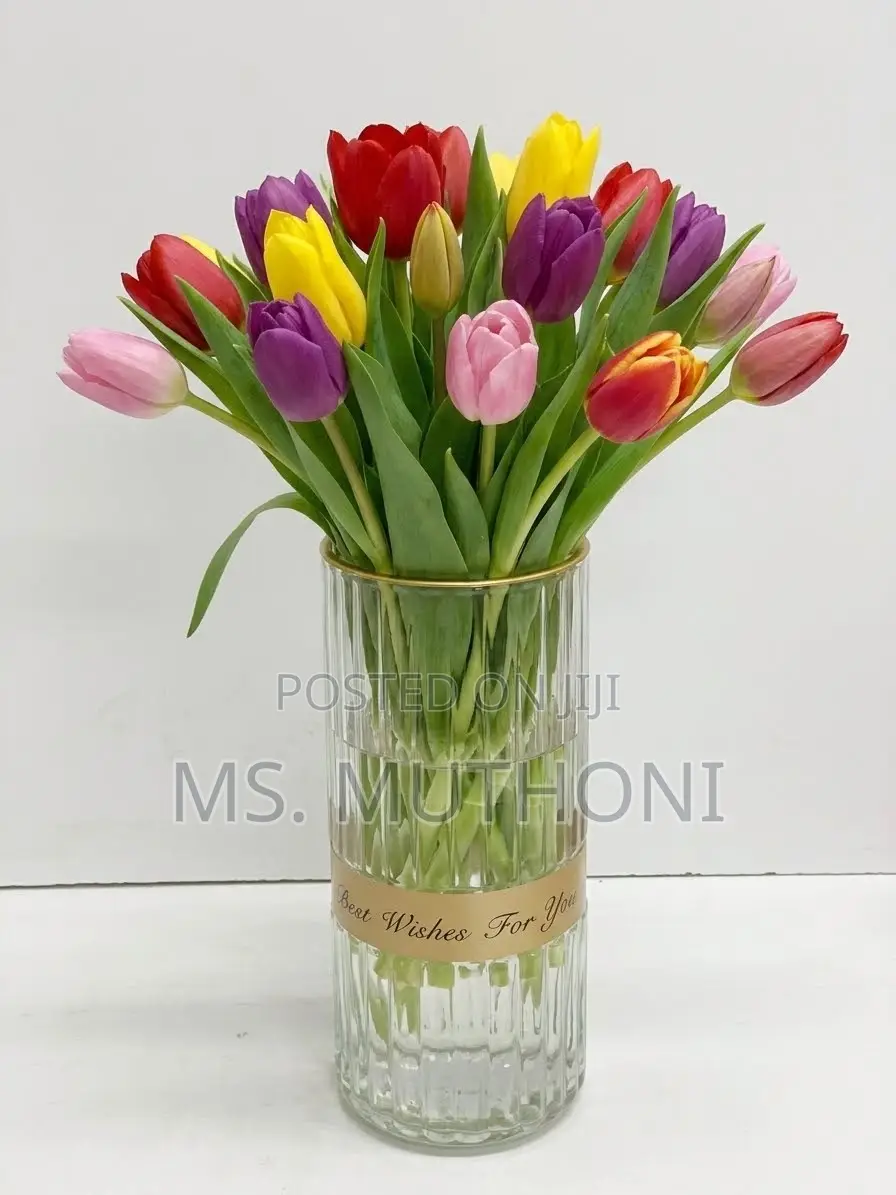Aesthetic Cylindrical Ribbed Glass Flower Vase