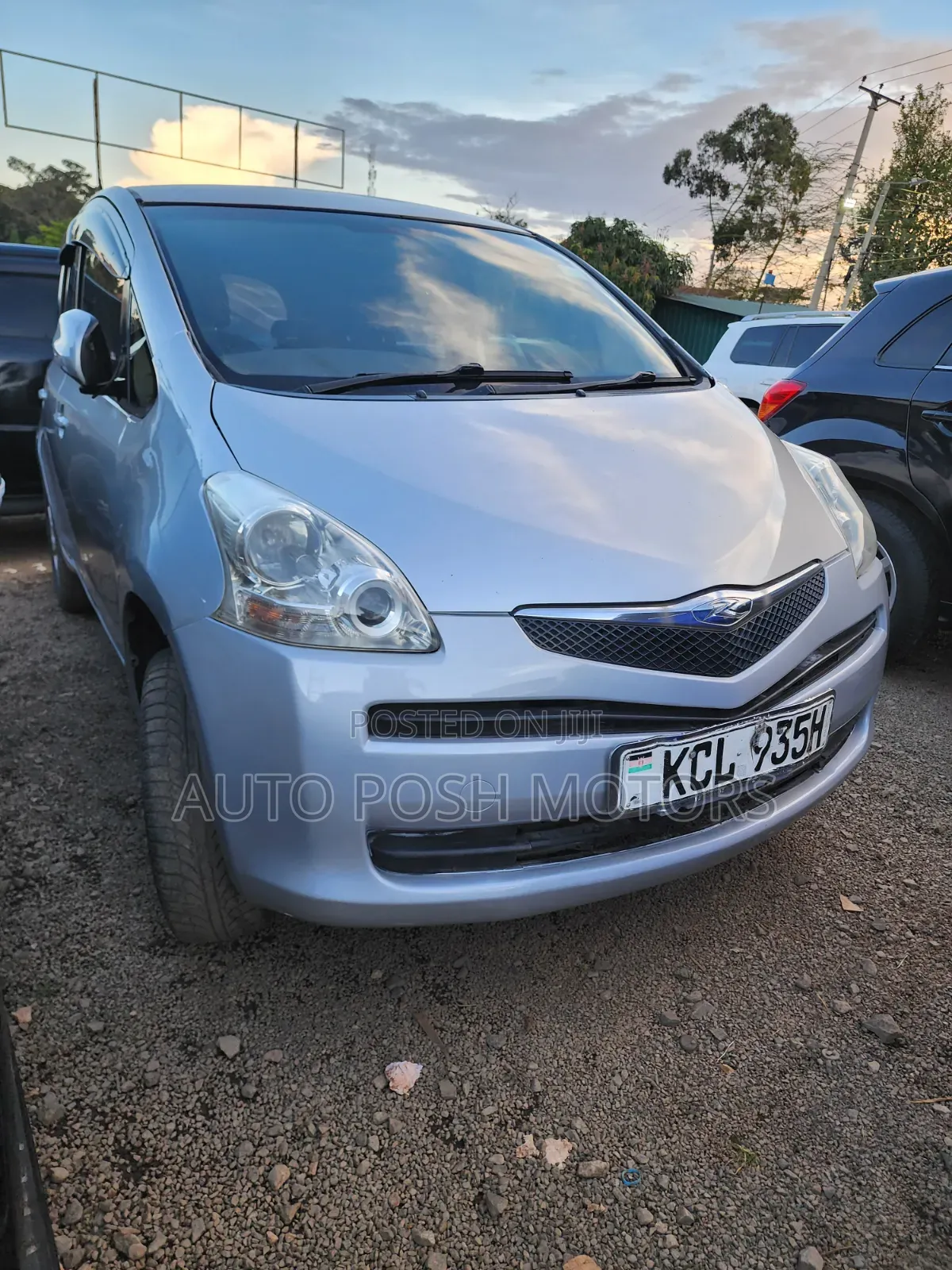 Toyota Ractis 2009 Silver