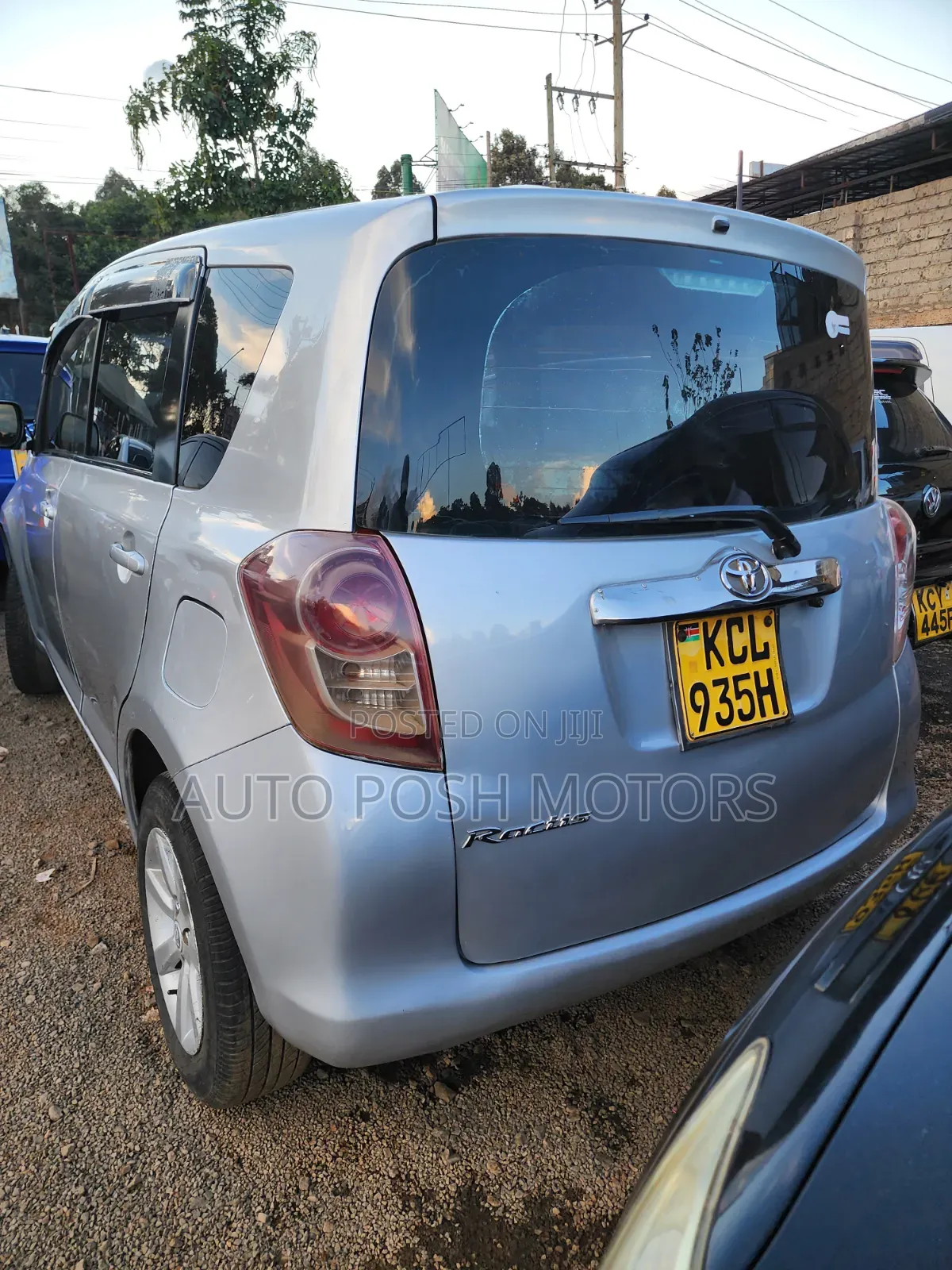 Toyota Ractis 2009 Silver