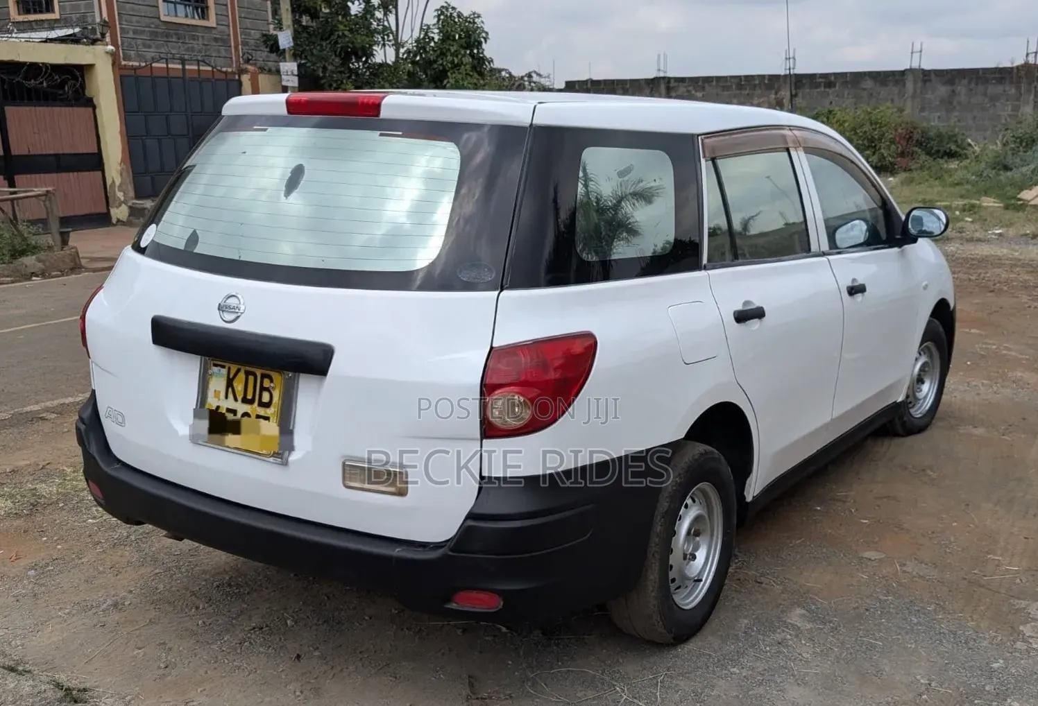 Nissan Advan 2013 White