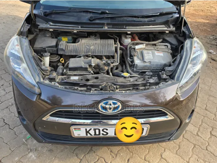 Toyota Sienta 2018 Brown