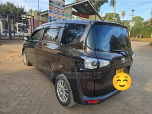 Toyota Sienta 2018 Brown