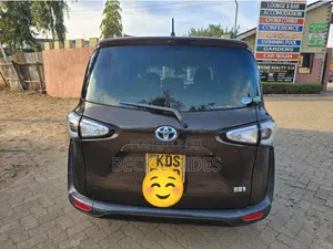 Toyota Sienta 2018 Brown