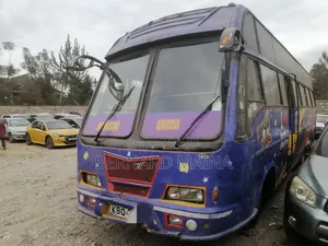 Isuzu FRR 2012 Blue