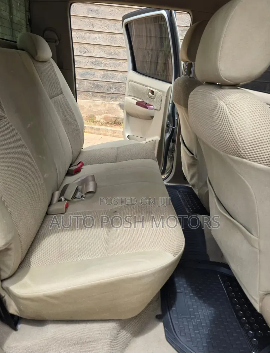 Toyota Hilux 2011 Silver