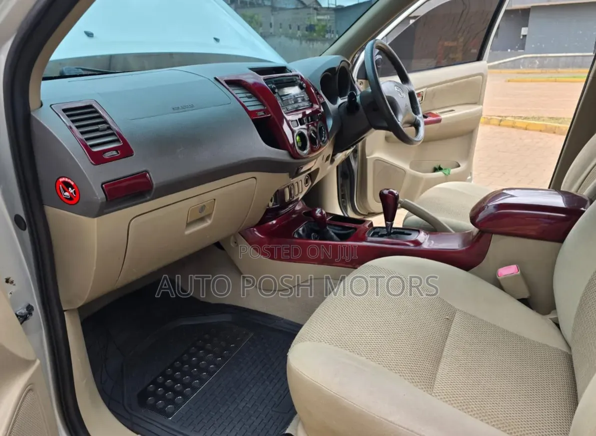 Toyota Hilux 2011 Silver