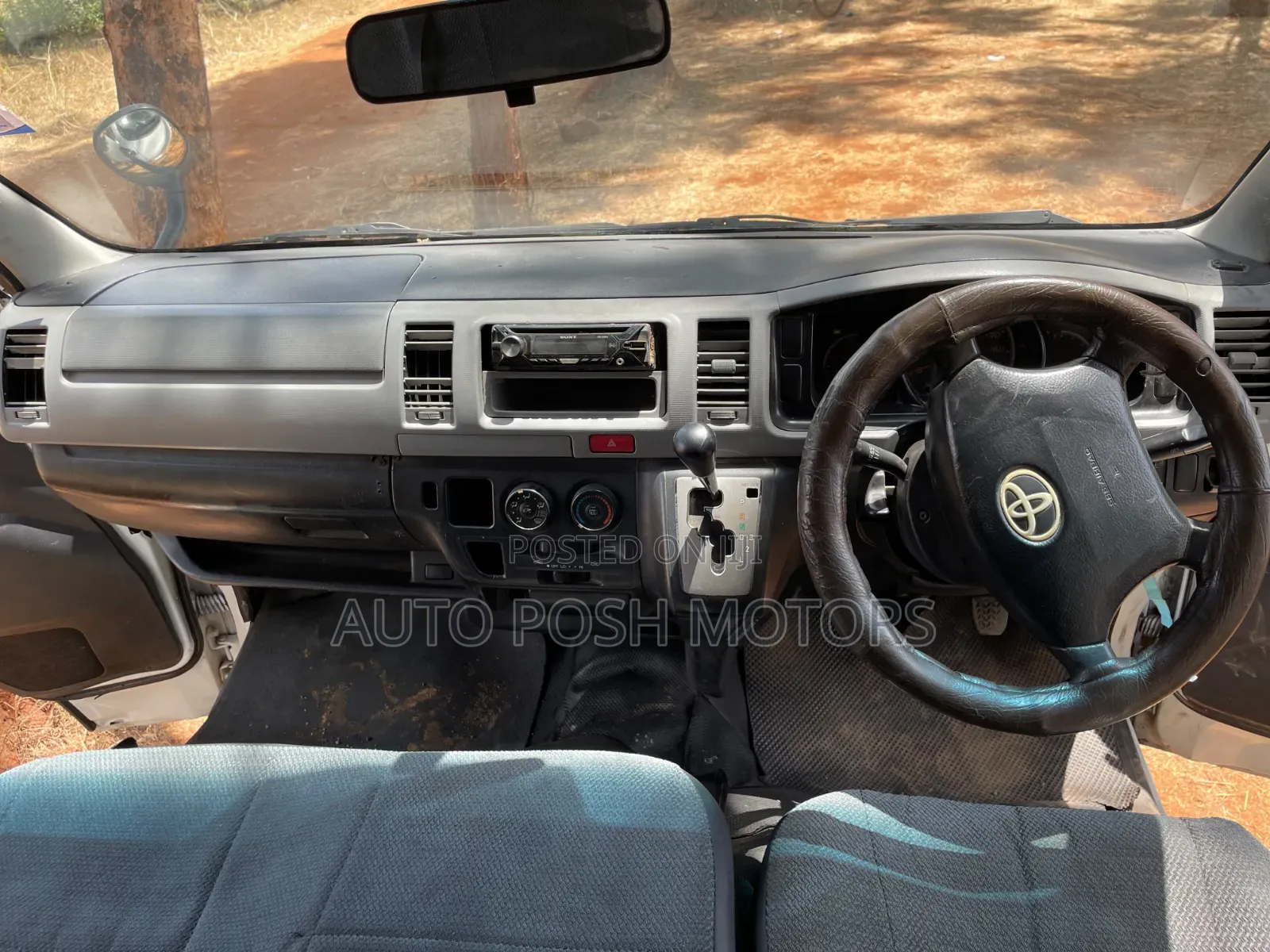 Toyota HiAce 2012 White