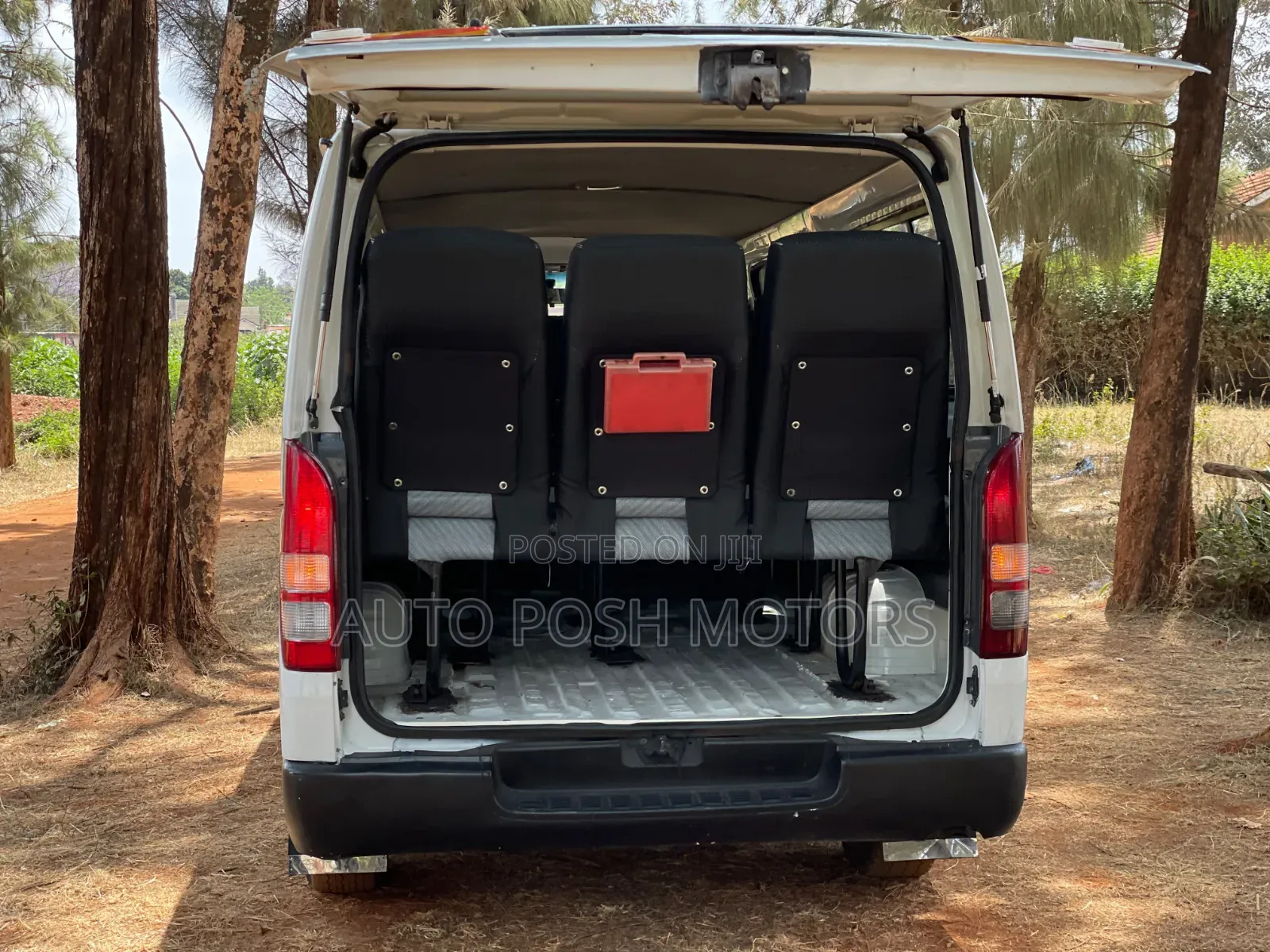 Toyota HiAce 2012 White