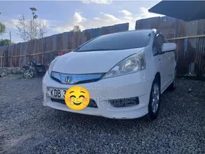 Honda Fit Shuttle 2014 White