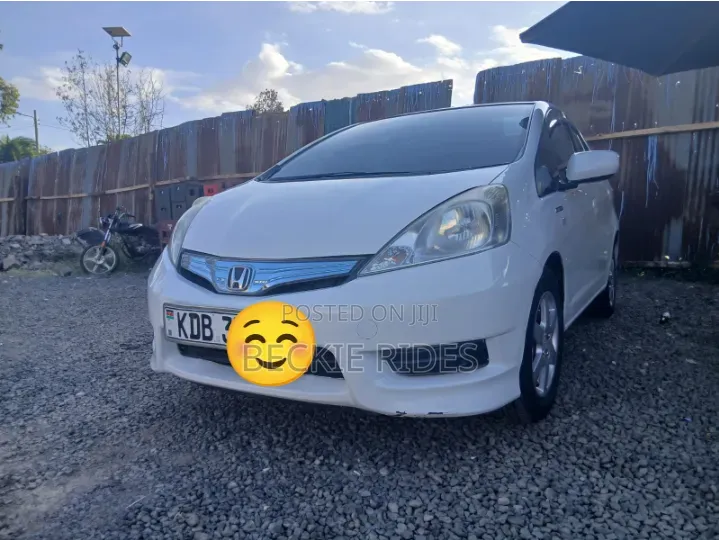 Honda Fit Shuttle 2014 White