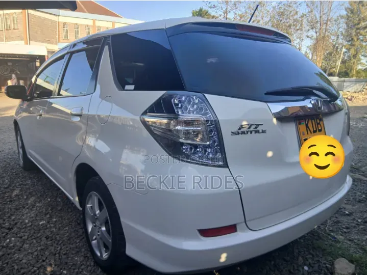 Honda Fit Shuttle 2014 White
