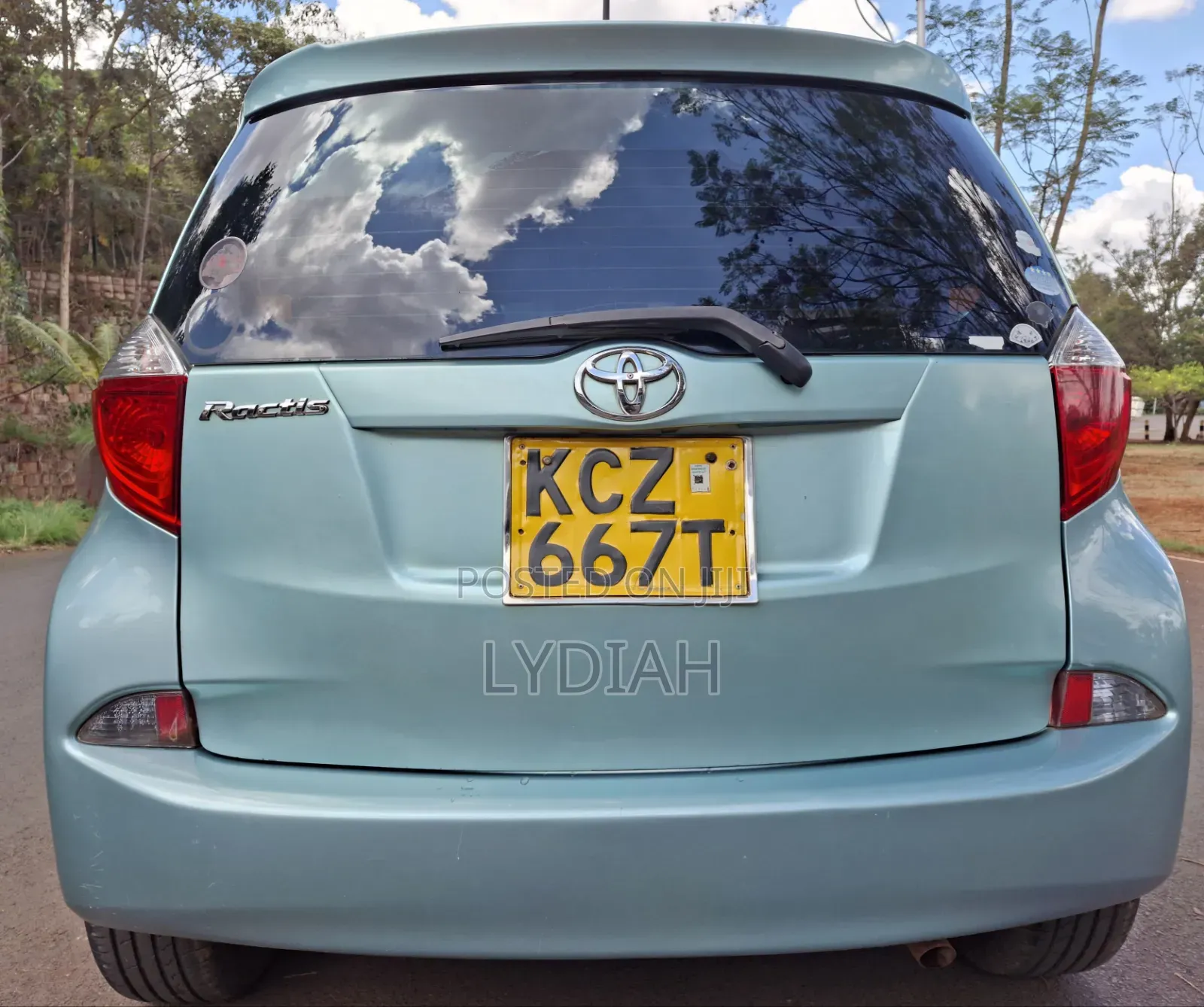 Toyota Ractis 2013 Green
