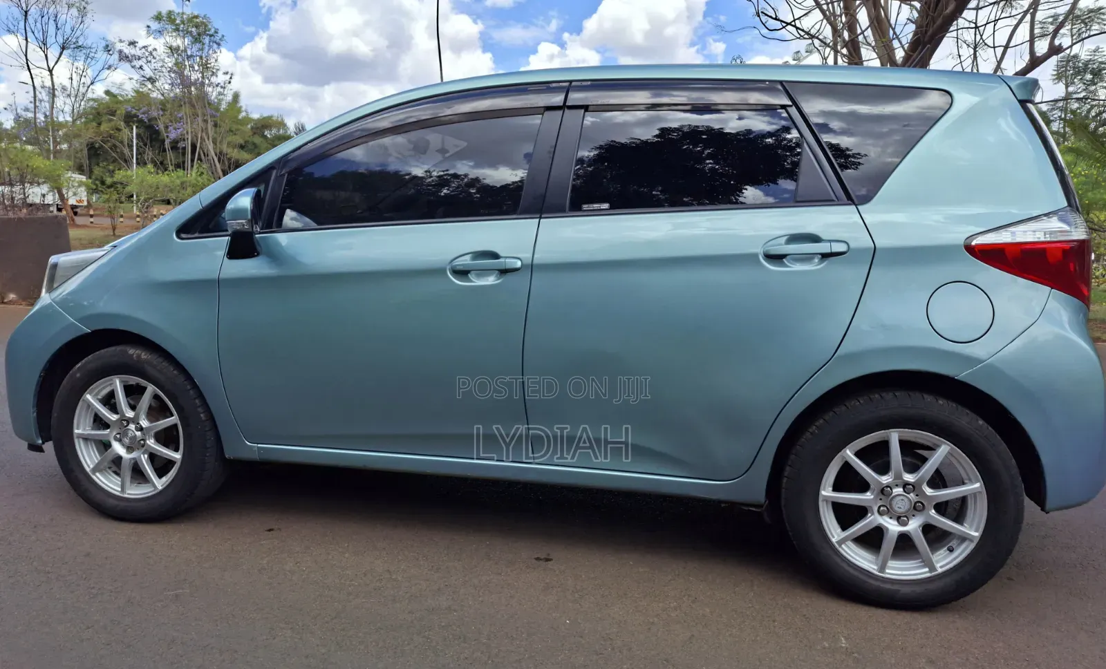 Toyota Ractis 2013 Green