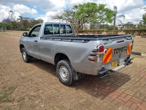 Toyota Hilux 2017 Gray