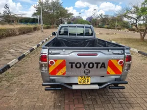 Toyota Hilux 2017 Gray
