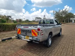Toyota Hilux 2017 Gray