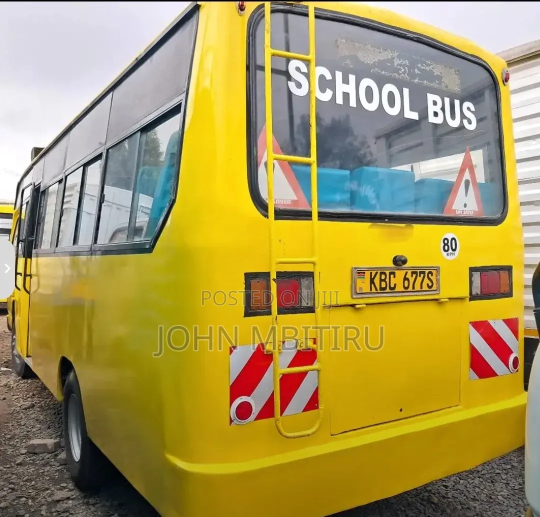 Isuzu NQR 2008 Yellow