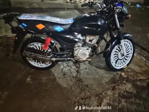 New TVS HLX Plus ES 2025 Red