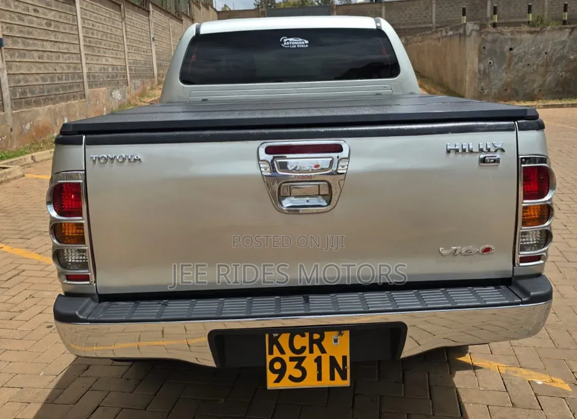 Toyota Hilux 2011 Silver