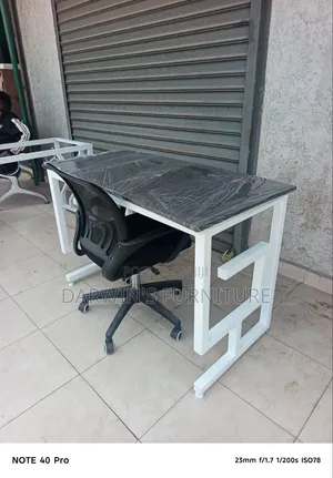 Gstand and Black Mesh Chair