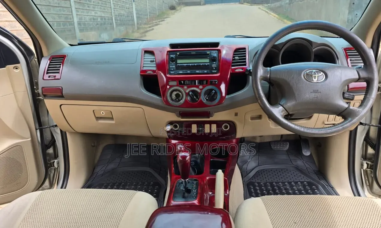 Toyota Hilux 2011 Silver
