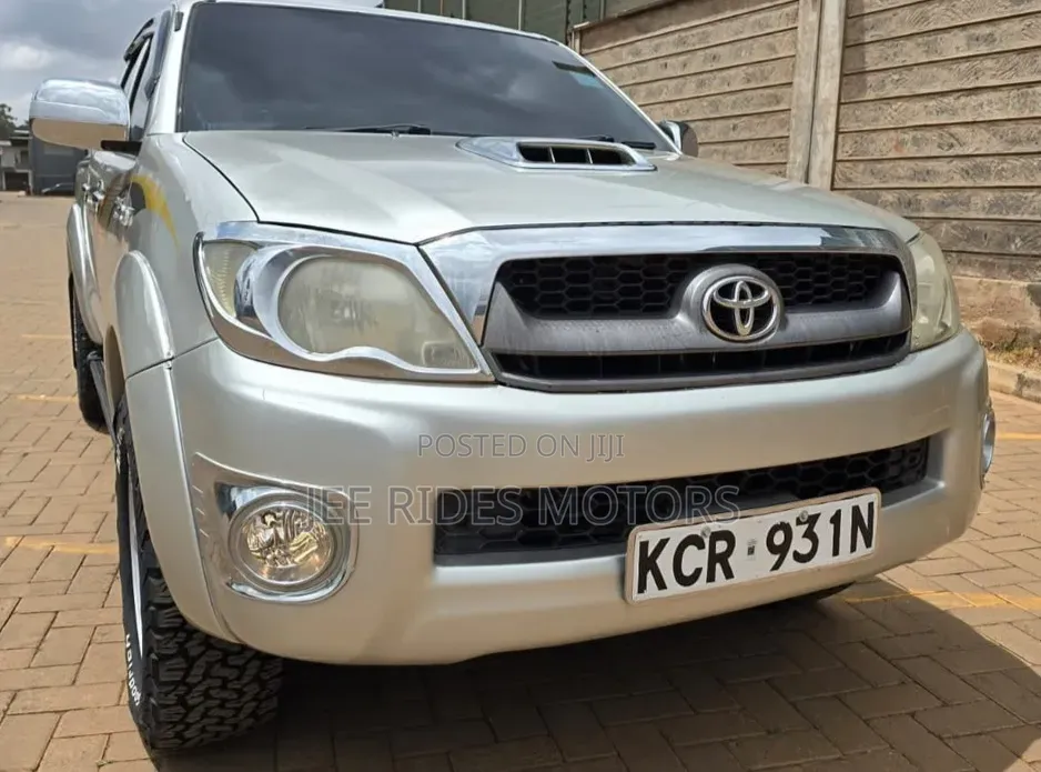 Toyota Hilux 2011 Silver