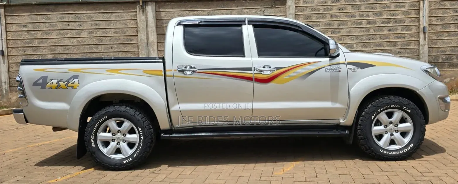 Toyota Hilux 2011 Silver