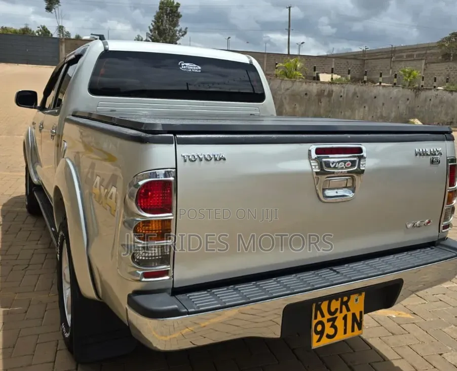 Toyota Hilux 2011 Silver
