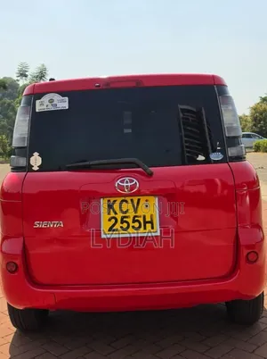 Toyota Sienta 2013 Red