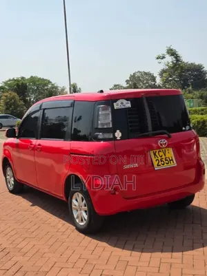 Toyota Sienta 2013 Red