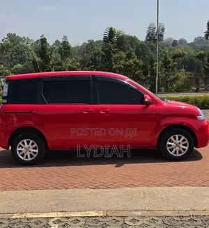 Toyota Sienta 2013 Red